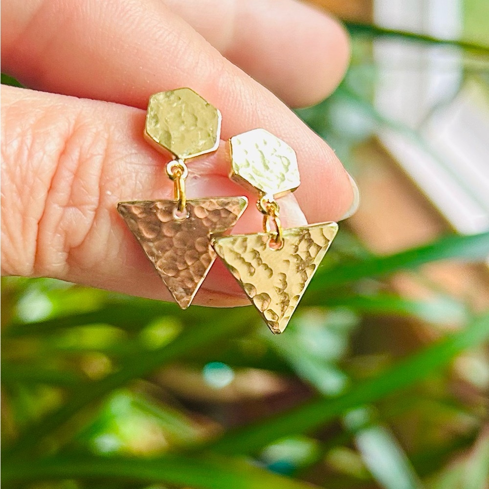 ✨NWT✨Hand Hammered Hexagon and Triangle Gold Earrings✨handmade - Picture 3 of 6